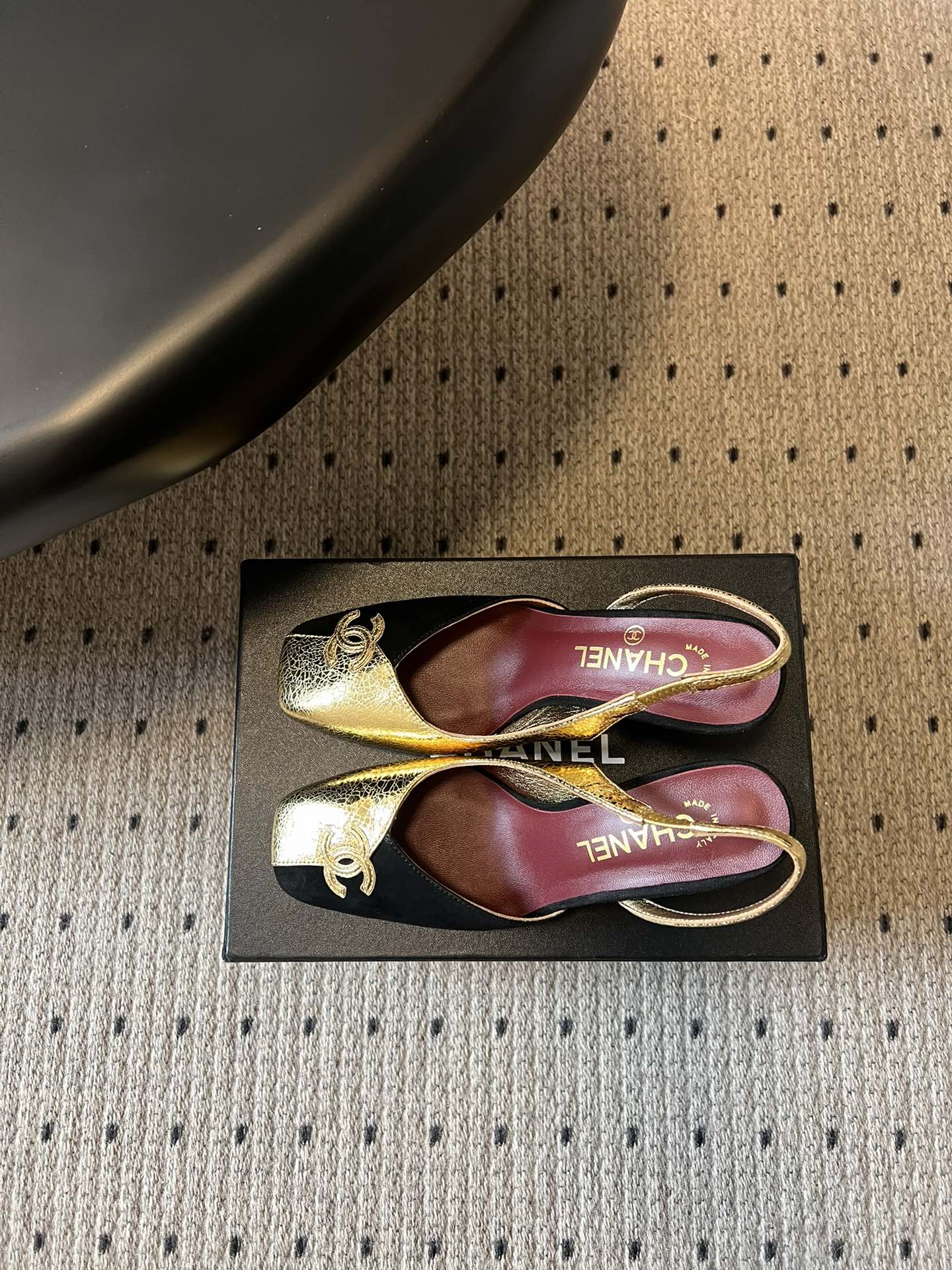 Chane*26SS早春新款方头高跟凉鞋利落的方头设计自带复古腔调，既能修饰脚型，又自带精致气场；后跟的