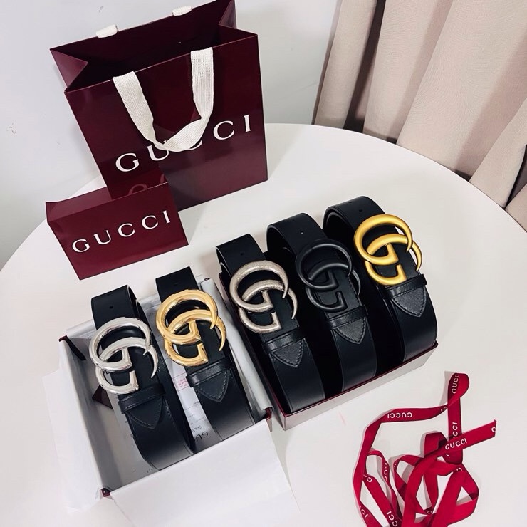 NO:764057,Gucci Spring/Summer Collection, the brand's iconic double G logo has been reinterpreted in a dazzling golden tone on this men's black glossy cowhide belt. Black cowhide shiny gold tone accessories 4cm wide, belt, cowhide19860909古奇 春夏系列,品牌标志性的双G标识经重新诠释后,以光彩夺目的金色调呈现在这款男士黑色光面牛皮革腰带上. 黑色牛皮革 闪亮金色调配件 4厘米宽,皮带,cowhide,Belt