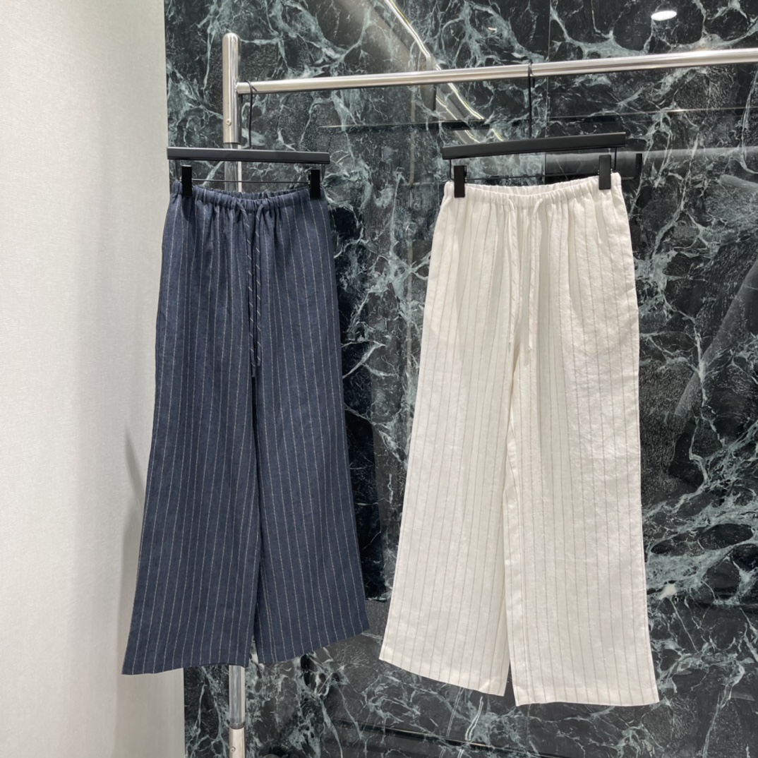 NO:780821,The highest version on the market, the girl inspects the goods, trims the three marks on the threads, and delivers the goods. You can send pictures and videos. If you want quality and service, please add me on WeChat. We will not accept urgent orders. 26 new spring and summer vertical striped wide-leg pants. Made of high-count and high-density linen. Breathable and comfortable. Suitable for summer wear! High waist + elastic waist design. Slimming and tolerant. Vertical stripes visually lengthen leg lines. Pear-shaped body friendly, easy to control for daily commuting and leisure. Linen material is durable and not easy to deform.  Pair it with a T-shirt or shirt to easily get a lazy and relaxed atmosphere ~ two colors SML, women's clothing, shirts, tees, t-shirt,19860909市面最高版本小妹验货、修剪线头上三标、发货可发图及拍视频,要品质要服务的加我微信,不接急单. 26春夏新款 竖条纹阔腿裤 采用高支高密亚麻 透气又舒适 夏天穿超合适!高腰+松紧腰设计 显瘦又包容身材竖条纹视觉拉长腿部线条 梨形身材友好 日常通勤 休闲都能轻松驾驭 亚麻材质耐穿不易变形 搭配T恤或衬衫轻松get慵懒松弛氛围感~两个色SML,女装,shirts,tees，t-shirt,,Women's clothing