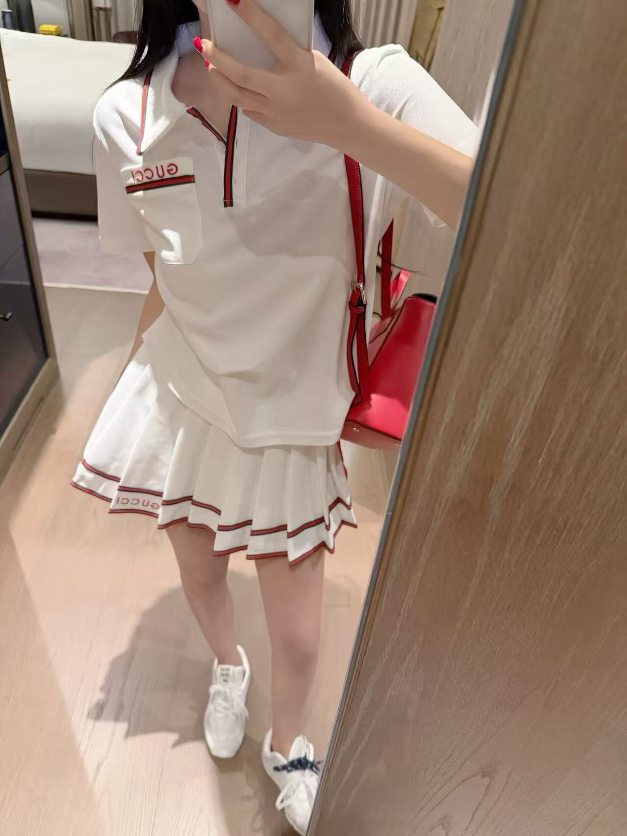 NO:781426,Model No. 20262646 Gucc* new casual suit, striped embroidered letters single pocket Polo collar short-sleeved T-shirt top + pleated short skirt, white, black, SML, [M size shoulder width 41, bust 100, sleeve length 19, length 57; waist 66 elastic, length 36; weight 0.565kg], Gucci - Clothing, gucci, gucci, skirts, T-shirt, tees, t-shirt,19860909款号20262646 Gucc*新款休闲套装,条纹刺绣字母单口袋Polo领短袖T恤上衣+百褶短半裙,白色,黑色,SML,【M码肩宽41,胸围100,袖长19,长57；腰围66弹力,长36；重量0.565kg】,古驰-服装,gucci,gucci,skirts,T-shirt,tees，t-shirt,,Women's clothing