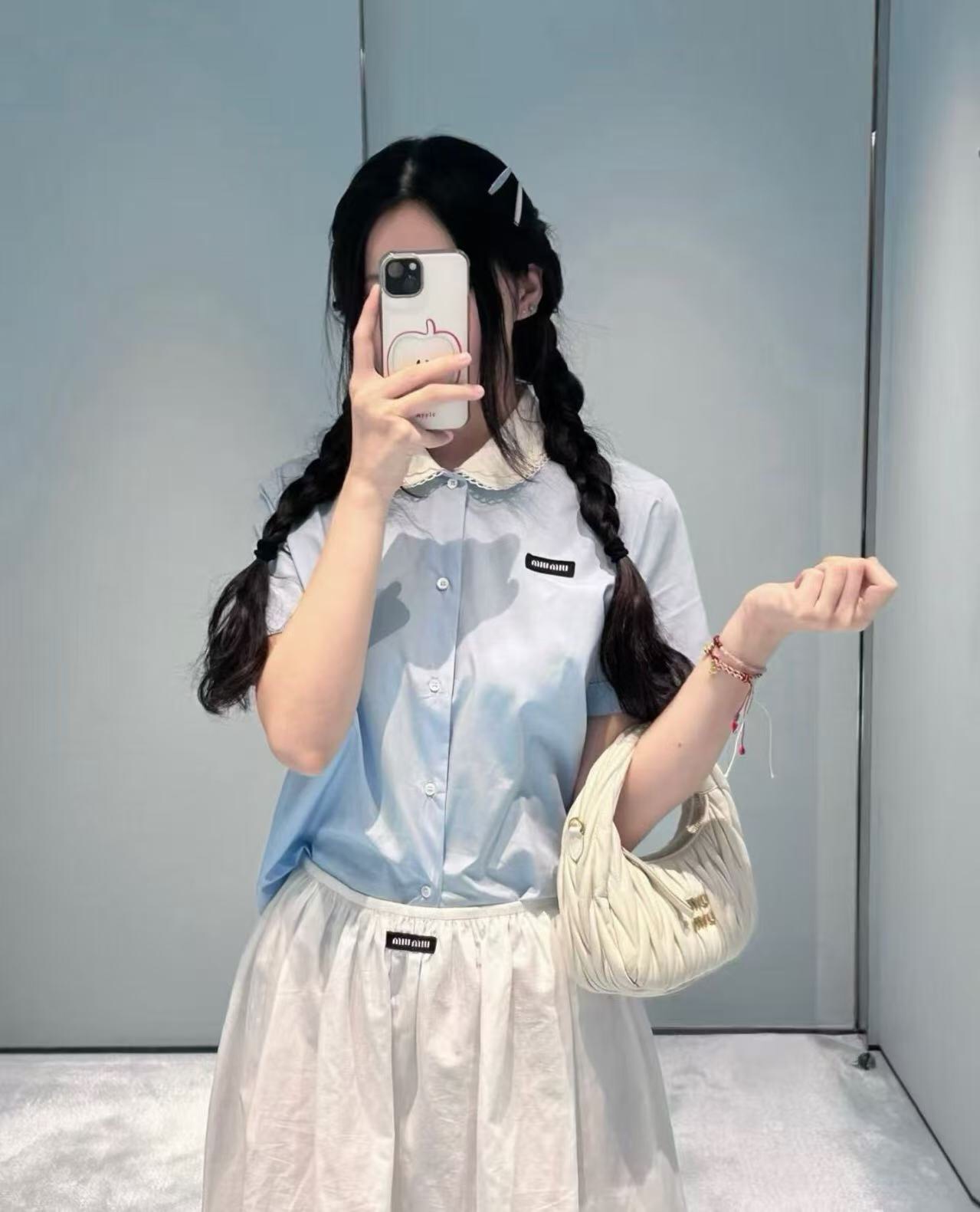 NO:781241,Model number 20262655 Miumi* new style lace doll collar short-sleeved shirt with collar lettering, white, blue, SML, [M size shoulder width 40, bust 98, sleeve length 21, length 56; weight 0.120kg], Miumiu-clothing, miumiu, T-shirt,19860909款号20262655 Miumi*新款 领标字母蕾丝娃娃领短袖衬衣,白色,蓝色,SML,【M码肩宽40,胸围98,袖长21,长56；重量0.120kg】,缪缪-服装,miumiu,T-shirt,,Women's clothing