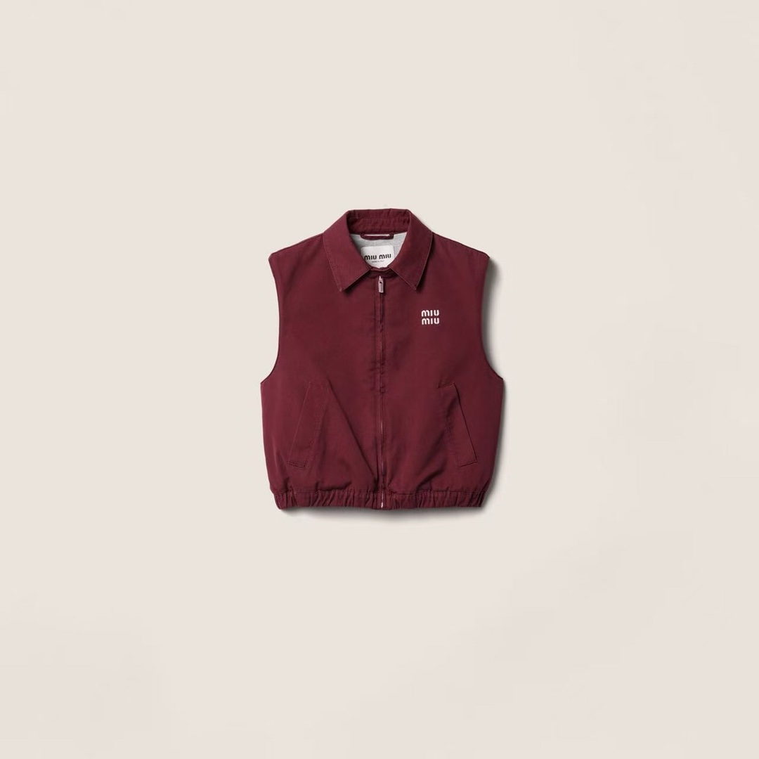 NO:781246,Model No. 20262666 Miumi* new style sleeveless lapel vest jacket with logo embroidered letters on the chest, red, SML, [M size bust 102, length 47; weight 0.325kg], Miumiu-clothing, miumiu, jackets & coats,19860909款号20262666 Miumi*新款 胸前logo刺绣字母无袖翻领马甲外套,红色,SML,【M码胸围102,长47；重量0.325kg】,缪缪-服装,miumiu,jackets & coats,,Women's clothing