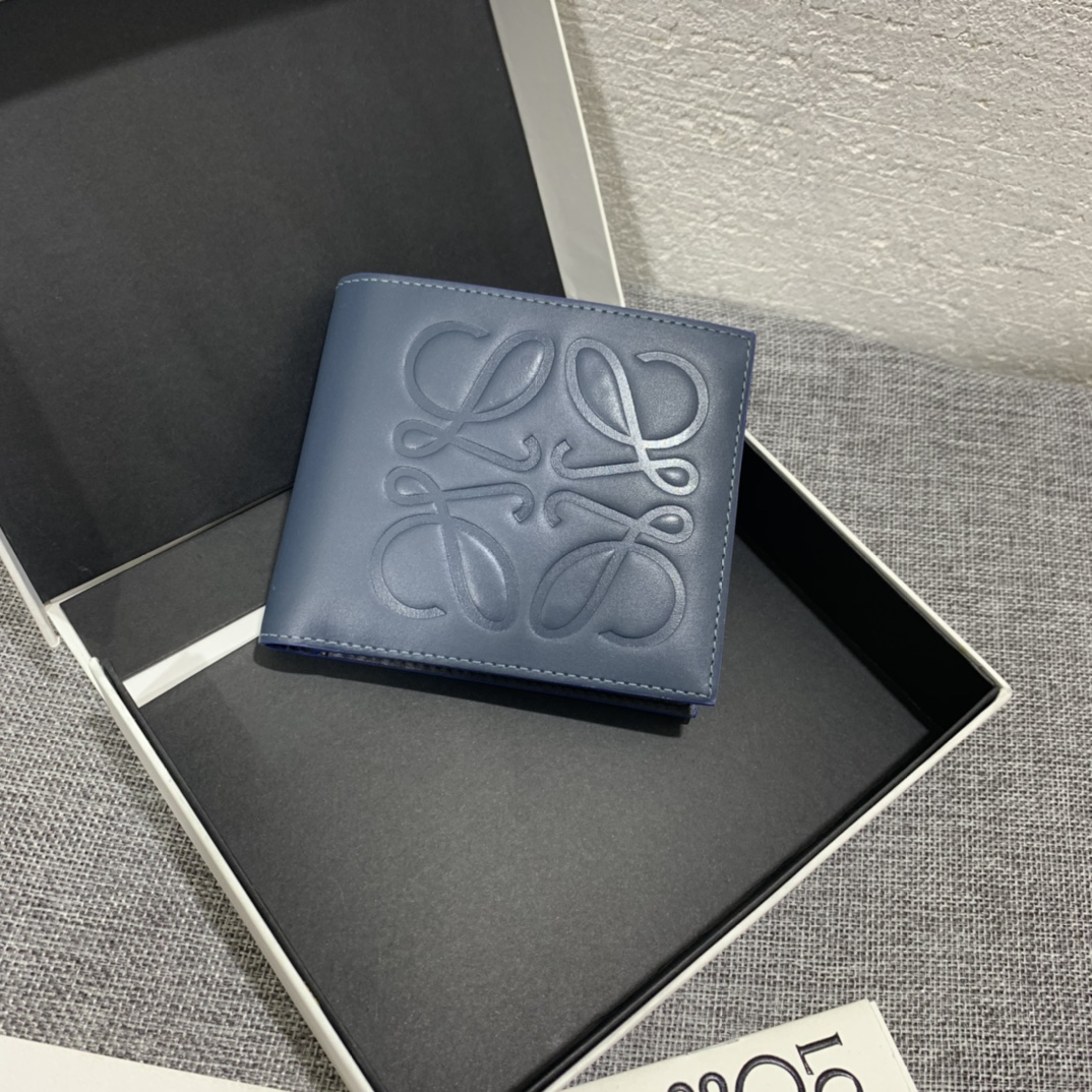 NO:769173,# Brand bifold wallet Men's series bifold short clip is made of high-quality calfskin and decorated with its brand logo, fashionable and generous. Style number 3719, size 11*10, Loewe wallet, loewe, wallets, cowhide19860909# Brand bifold wallet 男士系列对折短夹 选用优质的小牛皮制作饰以其品牌Logo,时尚、大方.款号3719,尺寸11*10,罗意威钱包,loewe,wallets,cowhide,欧美剧