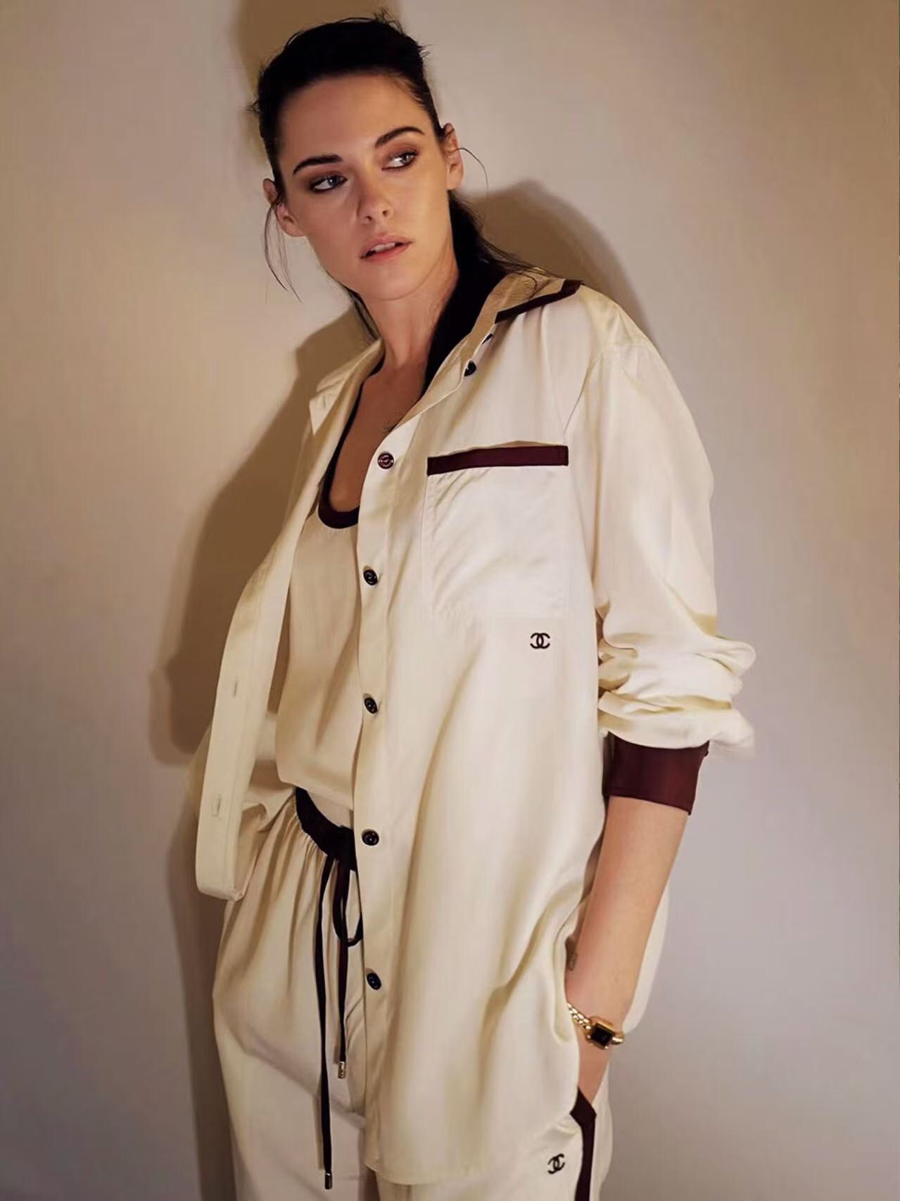 NO:781178,Model No. 20262711 Chane* new three-piece suit, single pocket on the chest, color-blocked lapel long-sleeved shirt + vest + high-waisted wide-leg trousers, off-white, SML, [M size bust 100, length 63; shoulder width 44, bust 108, sleeve length 56, length 66; waist 62 elastic, length 100; weight 0.575Kg], Chanel - Clothing, chanel, chanel,19860909款号20262711 Chane*新款三件套装,胸前单口袋拼色翻领长袖衬衣+背心+高腰阔腿长裤,米白色,SML,【M码胸围100,长63；肩宽44,胸围108,袖长56,长66；腰围62弹力,长100；重量0.575Kg】,香奈儿-服装,chanel,chanel,,Women's clothing