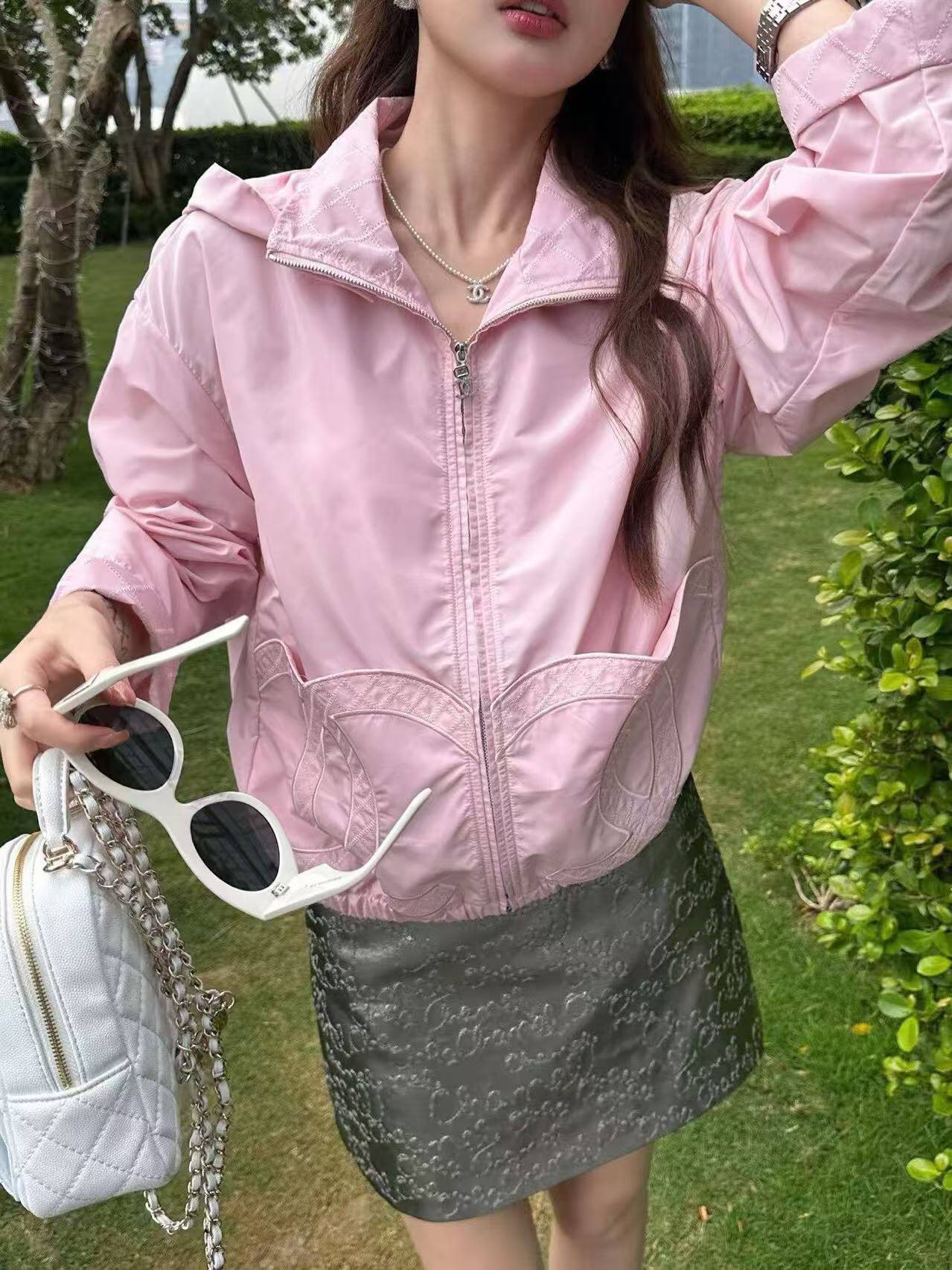 NO:781155,Model No. 20262716 Chane* new style small fragrant button embroidered pocket long-sleeved hooded windbreaker jacket, removable hood, white, pink, SML, [M size shoulder width 50, bust 108, sleeve length 50, length 53; weight 0.245Kg], Chanel - clothing, chanel, chanel, jackets & coats, hats,19860909款号20262716 Chane*新款 小香纽扣刺绣口袋长袖连帽风衣外套,帽子可拆卸,白色,粉色,SML,【M码肩宽50,胸围108,袖长50,长53；重量0.245Kg】,香奈儿-服装,chanel,chanel,jackets & coats,hats,,Women's clothing