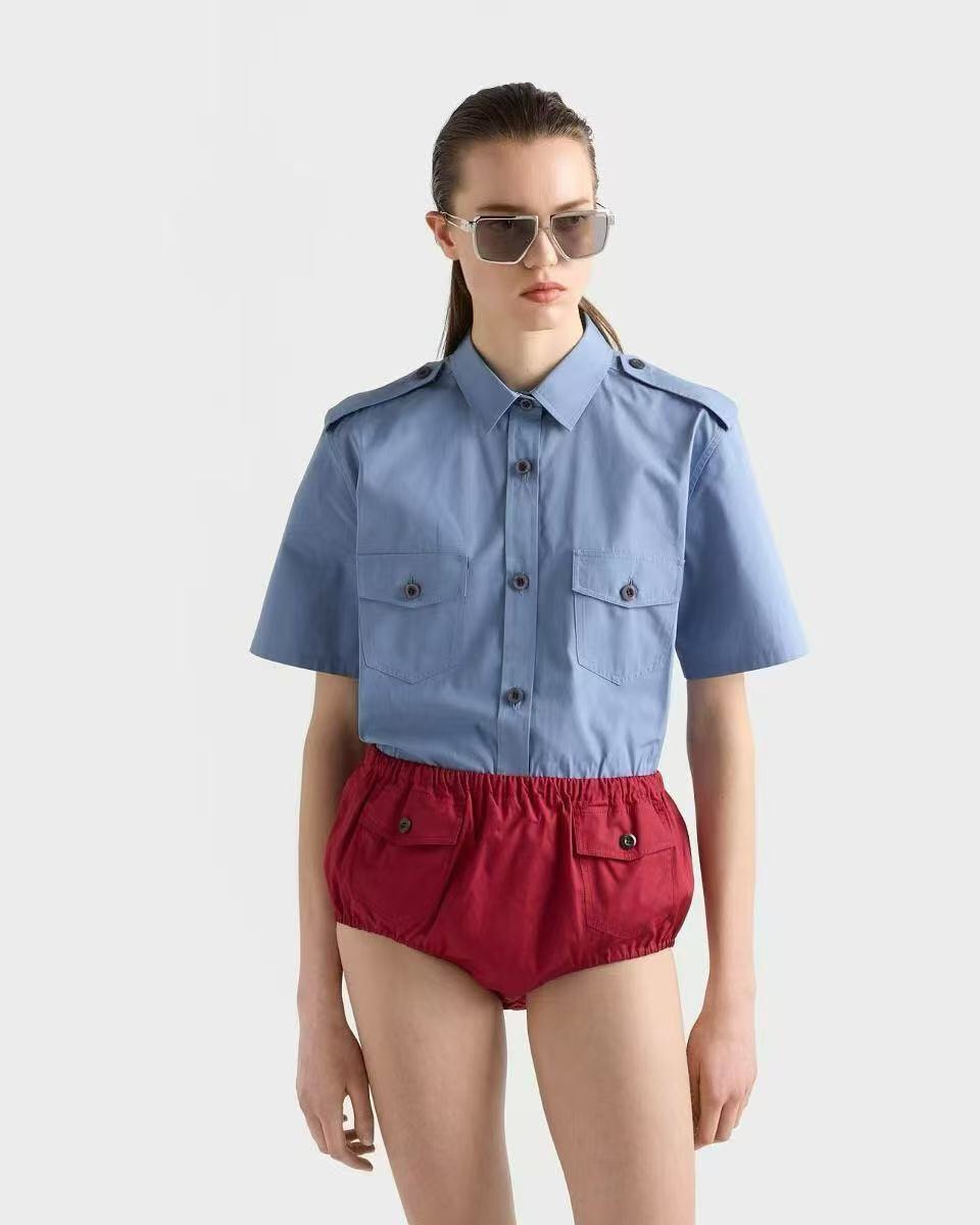 NO:781145,Model number 20262718 Prad* new chest pocket lapel short-sleeved shirt, blue, SML, [M size shoulder width 39, bust 100, sleeve length 22, length 65; weight 0.160Kg], Prada-clothing, prada, prada, T-shirt,19860909款号20262718 Prad*新款 胸前口袋翻领短袖衬衣,蓝色,SML,【M码肩宽39,胸围100,袖长22,长65；重量0.160Kg】,普拉达-服装,prada,prada,T-shirt,,Women's clothing