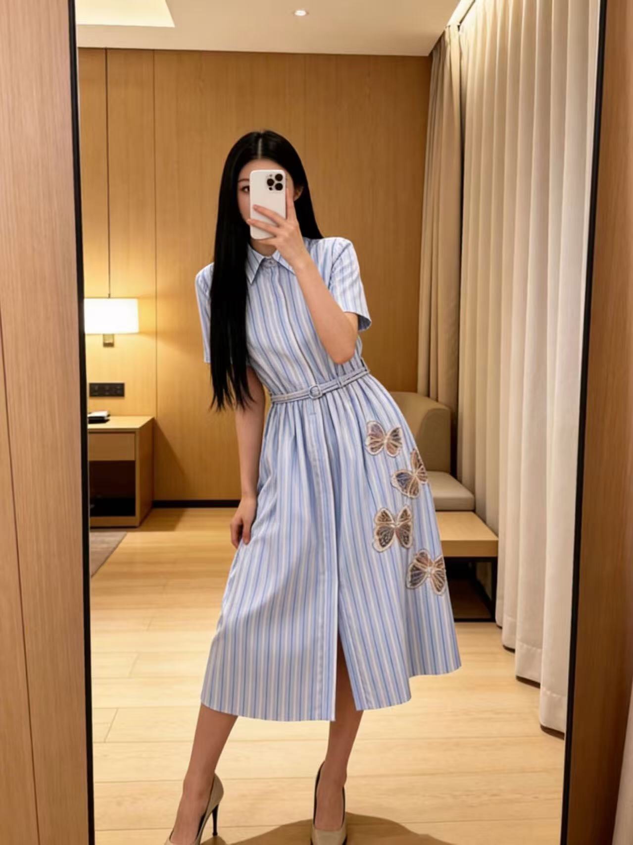 NO:781138,Model number 20262719 Dio* new butterfly embroidered hollow striped short-sleeved shirt dress, with belt, blue, SML, [M size shoulder width 41, bust 98, waist 80, sleeve length 23, length 113; weight 0.375Kg], Dior-clothing, dior, dior, skirts, shirts, T-shirt,19860909款号20262719 Dio*新款 蝴蝶刺绣镂空条纹短袖衬衫连衣裙,配腰带,蓝色,SML,【M码肩宽41,胸围98,腰围80,袖长23,长113；重量0.375Kg】,迪奥-服装,dior,dior,skirts,shirts,T-shirt,,Women's clothing