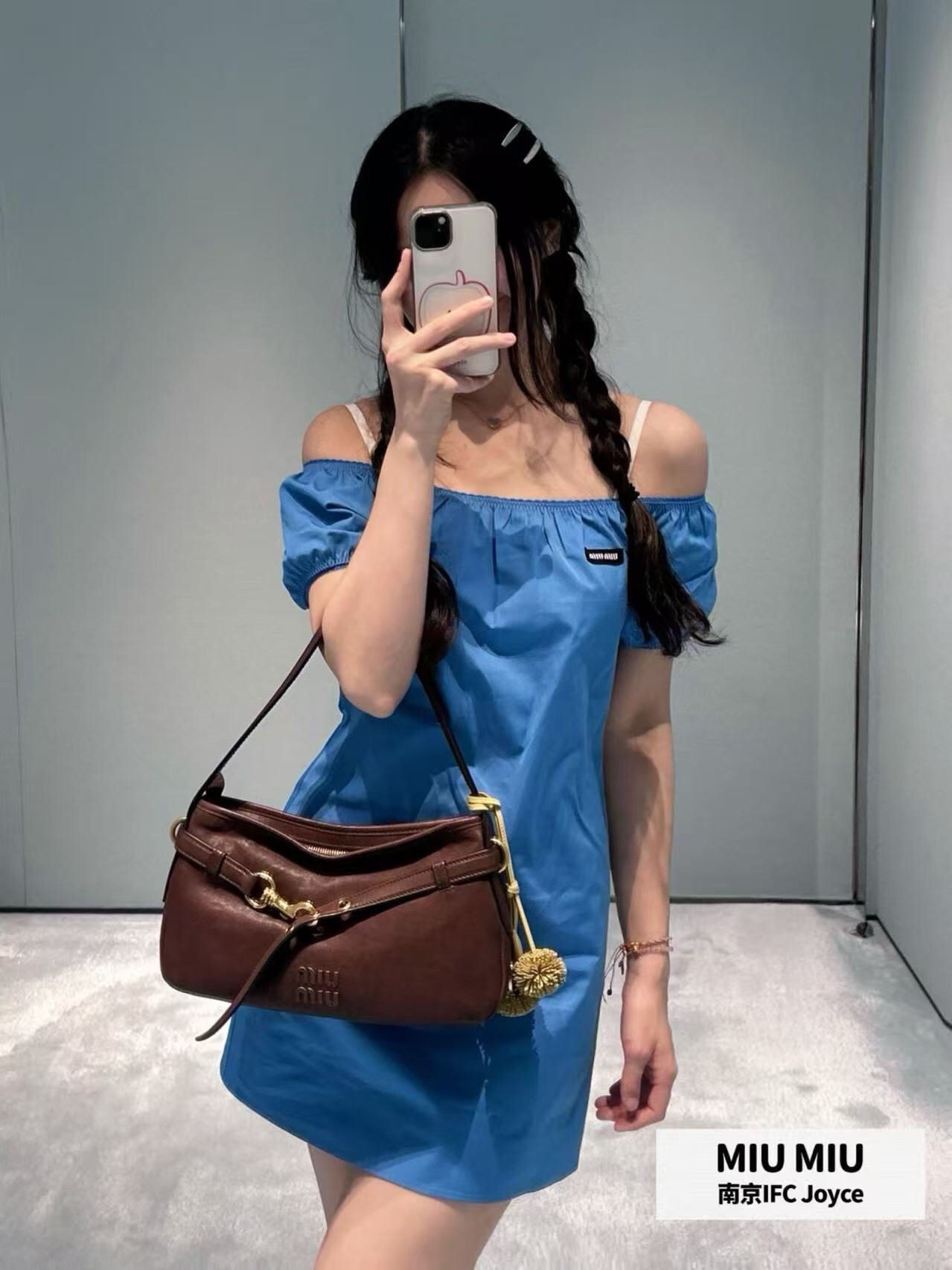 NO:781133,Model No. 20262720 Miumi* new style collar label letter lace edge one-line collar short-sleeved dress, blue, SML, [M size bust 84, sleeve length 16, length 68; weight 0.145Kg], Miumiu-clothing, miumiu, skirts, T-shirt,19860909款号20262720 Miumi*新款 领标字母 蕾丝边一字领短袖连衣裙,蓝色,SML,【M码胸围84,袖长16,长68；重量0.145Kg】,缪缪-服装,miumiu,skirts,T-shirt,,Women's clothing