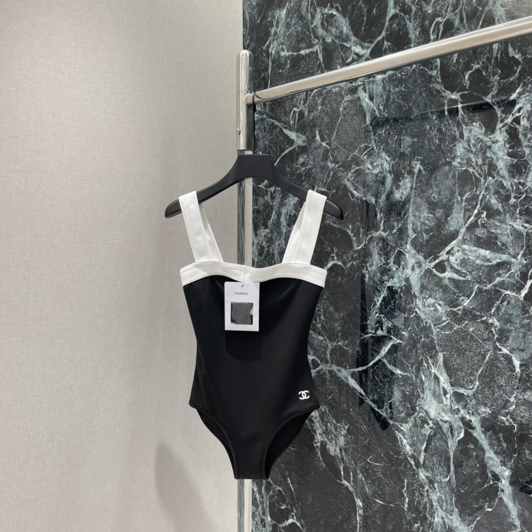 NO:780753,The highest version on the market, the girl inspects the goods, trims the three marks on the threads, and delivers the goods. You can post pictures and take videos. If you want quality and service, please add me on WeChat. We will not accept urgent orders. Xiaoxiang 26 spring and summer new black and white spliced swimsuit. Simple, elegant and highly recognizable. It fits the body shape and is comfortable to wear. Suitable for swimming, beach vacation and other scenes. The double C logo in the lower left corner has a full sense of brand! The black and white color combination is easy to match with sun protection clothing or beach skirts.  The French romantic atmosphere is directly full ~ one color SML, Chanel-clothing, chanel, skirts, swimsuits,19860909市面最高版本小妹验货、修剪线头上三标、发货可发图及拍视频,要品质要服务的加我微信,不接急单. 小香 26春夏新款 黑白拼接泳衣 简约优雅又超有辨识度 贴合身形 穿着舒适 适合游泳 沙滩度假等场景 左下角双C标志 品牌感满满!黑白配色百搭 轻松搭配防晒衣或沙滩裙 法式浪漫氛围直接拉满~一个色SML,香奈儿-服装,chanel,skirts,swimsuits,,Women's clothing