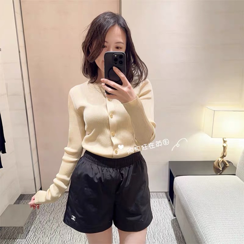 小香 26春夏新款 运动短裤 简约设计+经典双C标志 低调又有辨识度 轻盈透气面料 夏天穿超舒服 松紧腰