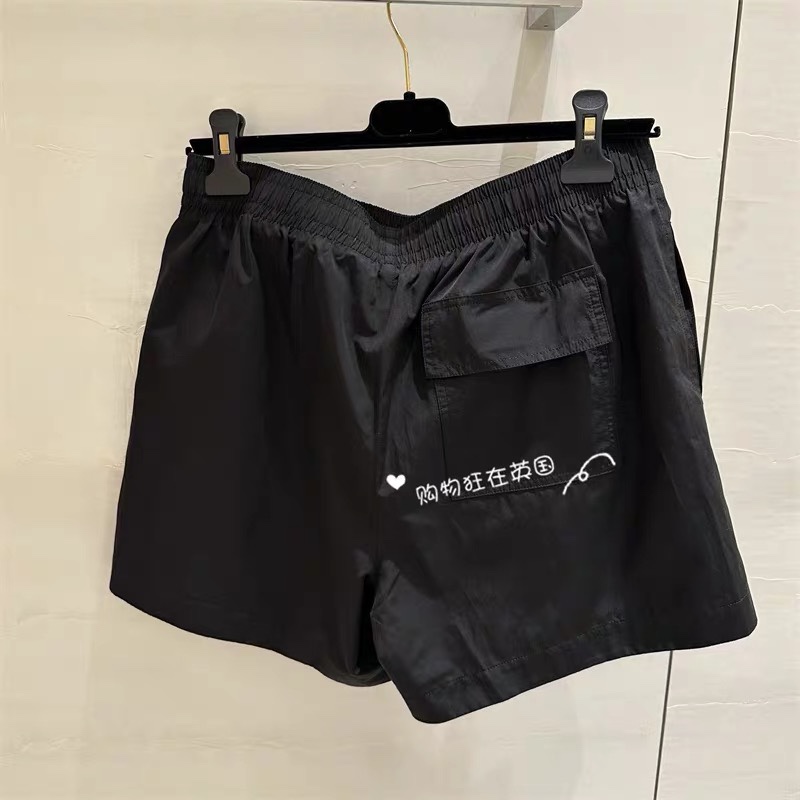 小香 26春夏新款 运动短裤 简约设计+经典双C标志 低调又有辨识度 轻盈透气面料 夏天穿超舒服 松紧腰