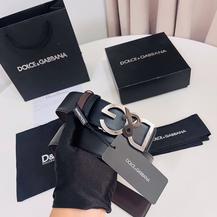 Dolce&Gabbana  黑咖双面小牛皮腰带，双面使用尽显巧思 ，宽度.40mm