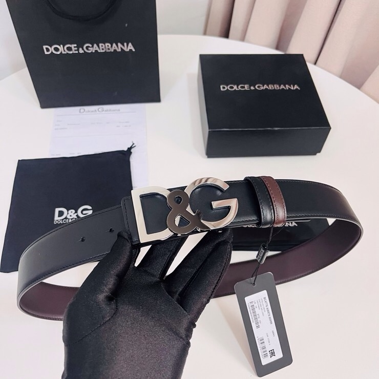 Dolce&Gabbana  黑咖双面小牛皮腰带，双面使用尽显巧思 ，宽度.40mm