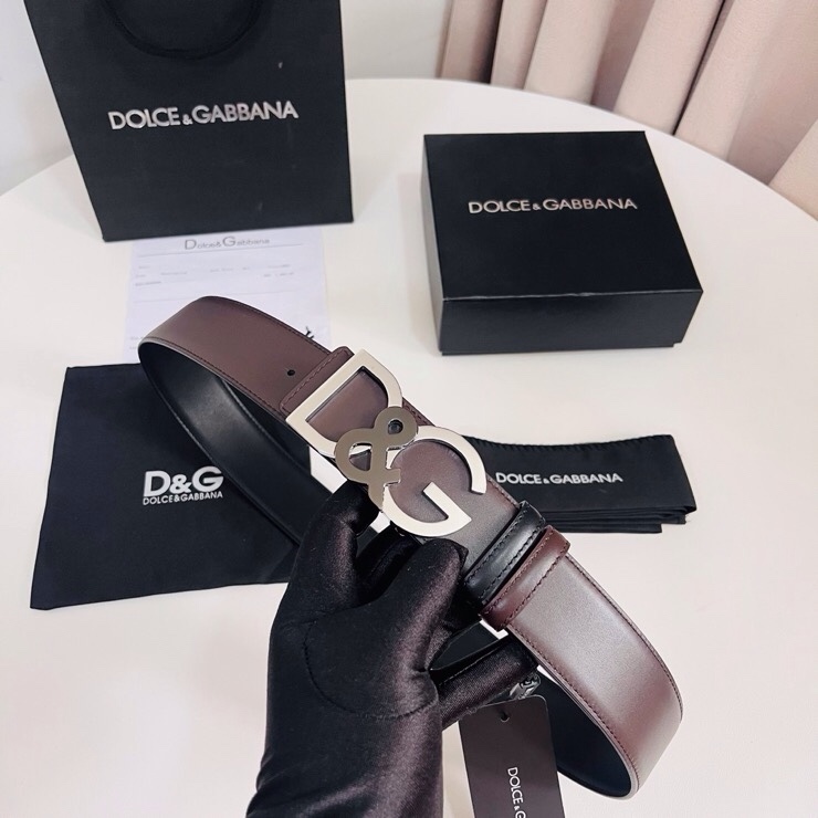 Dolce&Gabbana  黑咖双面小牛皮腰带，双面使用尽显巧思 ，宽度.40mm