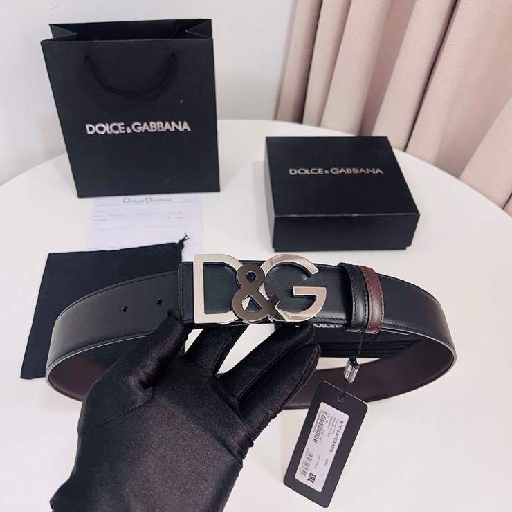 Dolce&Gabbana  黑咖双面小牛皮腰带，双面使用尽显巧思 ，宽度.40mm