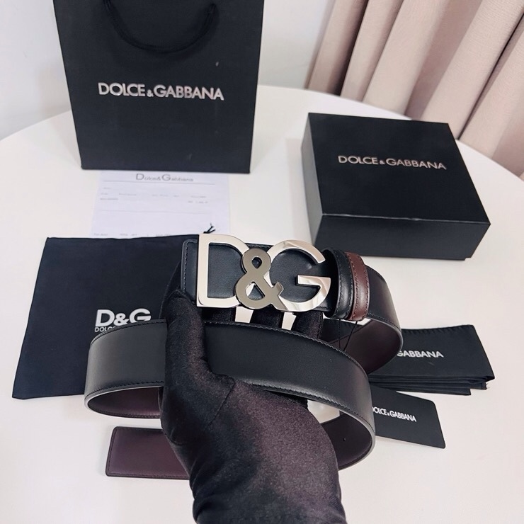 Dolce&Gabbana  黑咖双面小牛皮腰带，双面使用尽显巧思 ，宽度.40mm
