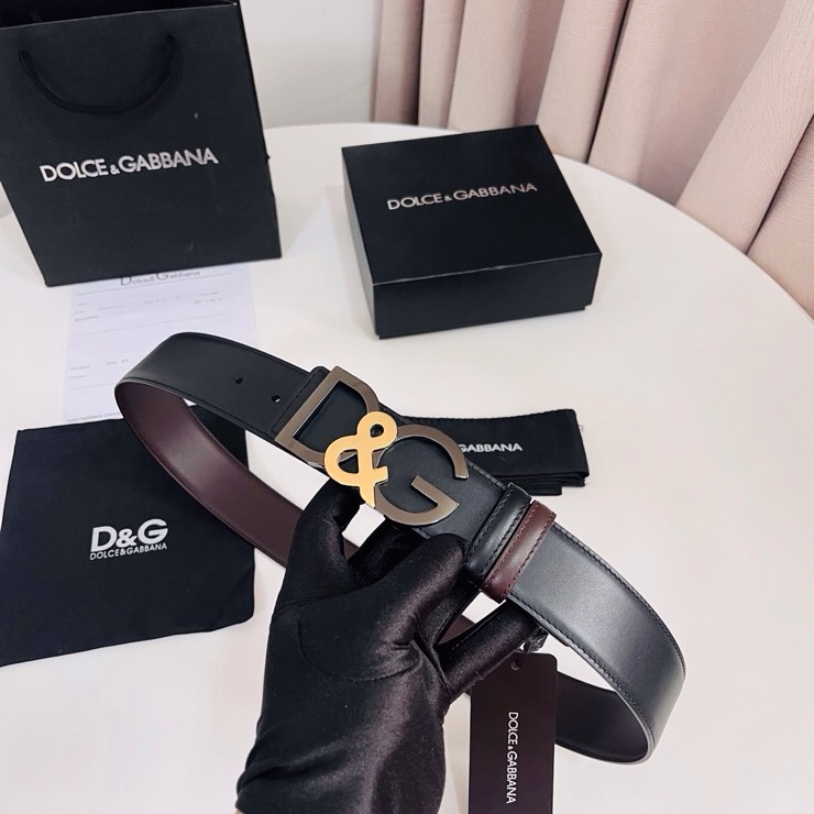 Dolce&Gabbana  黑咖双面小牛皮腰带，双面使用尽显巧思 ，宽度.40mm