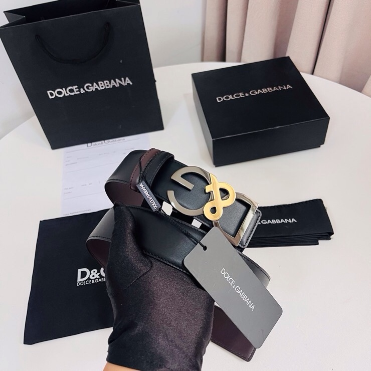 Dolce&Gabbana  黑咖双面小牛皮腰带，双面使用尽显巧思 ，宽度.40mm