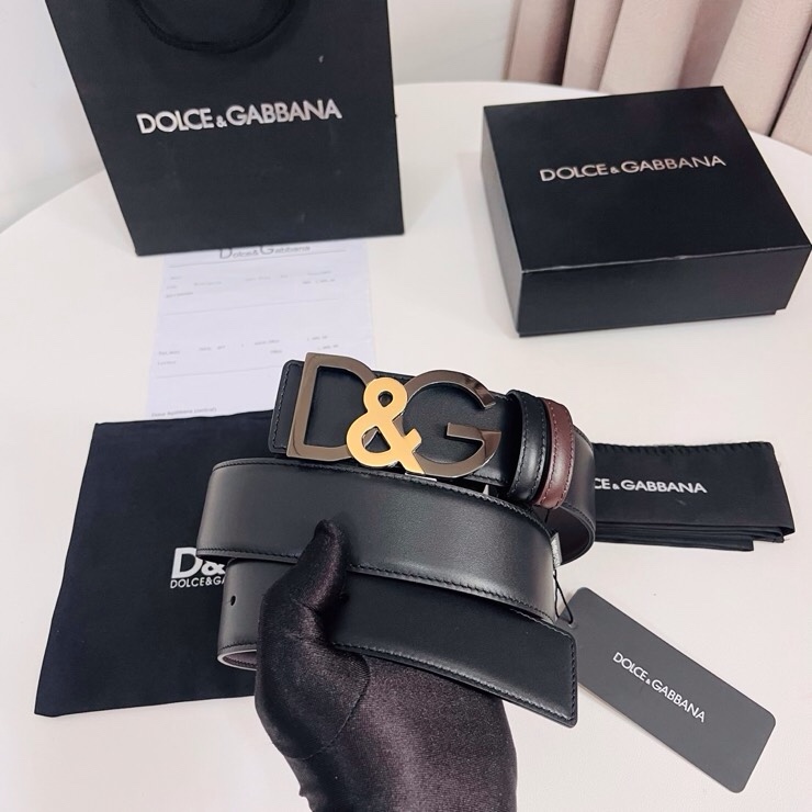 Dolce&Gabbana  黑咖双面小牛皮腰带，双面使用尽显巧思 ，宽度.40mm