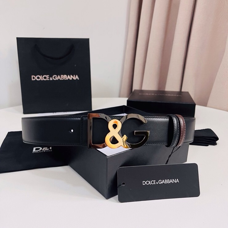 Dolce&Gabbana  黑咖双面小牛皮腰带，双面使用尽显巧思 ，宽度.40mm