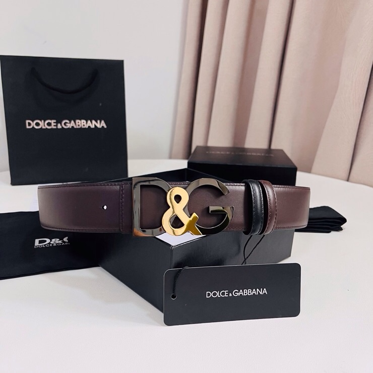 Dolce&Gabbana  黑咖双面小牛皮腰带，双面使用尽显巧思 ，宽度.40mm
