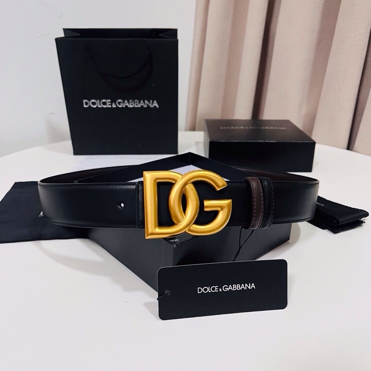 Dolce&Gabbana  黑咖双面小牛皮腰带，双面使用尽显巧思 ，宽度.40mm