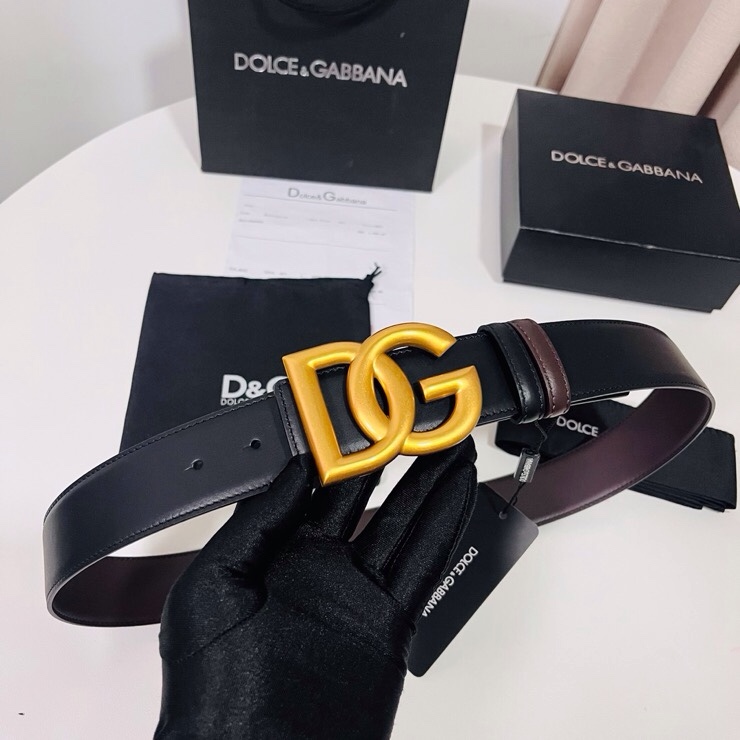 Dolce&Gabbana  黑咖双面小牛皮腰带，双面使用尽显巧思 ，宽度.40mm