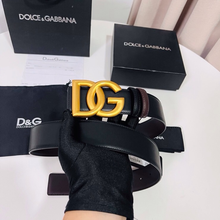Dolce&Gabbana  黑咖双面小牛皮腰带，双面使用尽显巧思 ，宽度.40mm