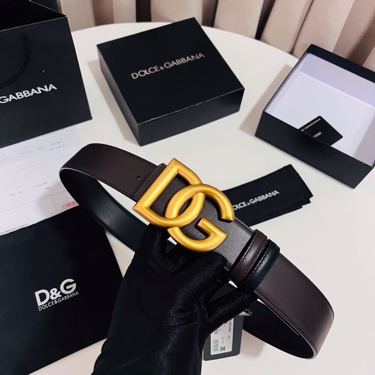 Dolce&Gabbana  黑咖双面小牛皮腰带，双面使用尽显巧思 ，宽度.40mm