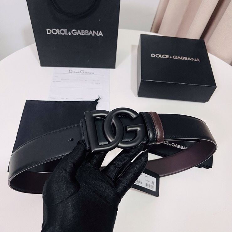 Dolce&Gabbana  黑咖双面小牛皮腰带，双面使用尽显巧思 ，宽度.40mm