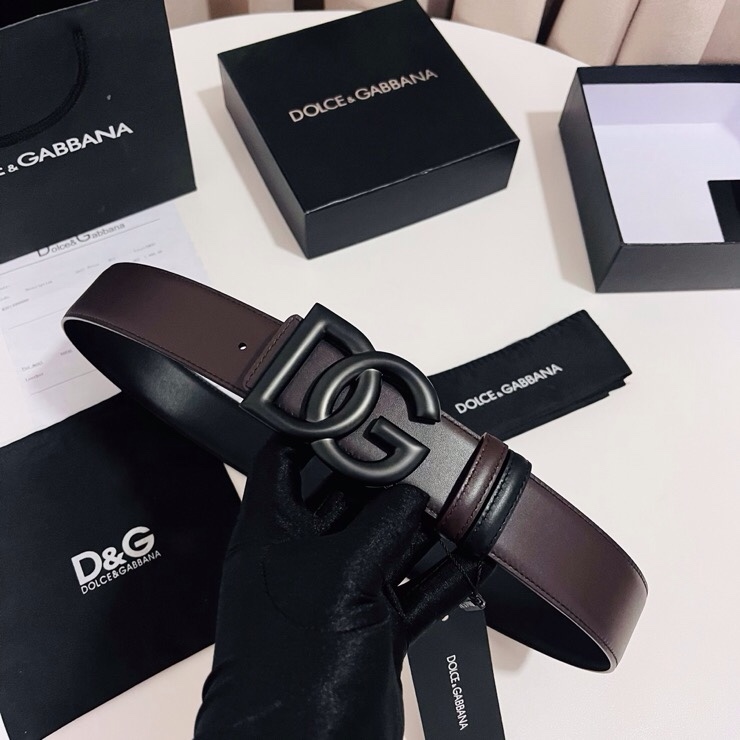 Dolce&Gabbana  黑咖双面小牛皮腰带，双面使用尽显巧思 ，宽度.40mm