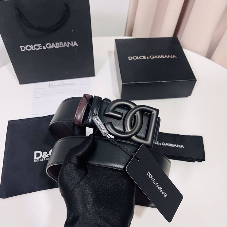 Dolce&Gabbana  黑咖双面小牛皮腰带，双面使用尽显巧思 ，宽度.40mm