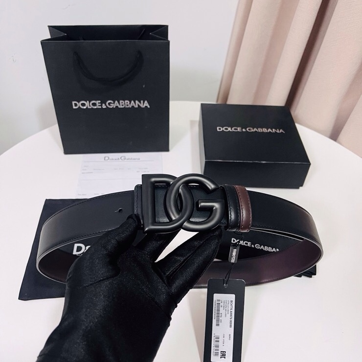 Dolce&Gabbana  黑咖双面小牛皮腰带，双面使用尽显巧思 ，宽度.40mm