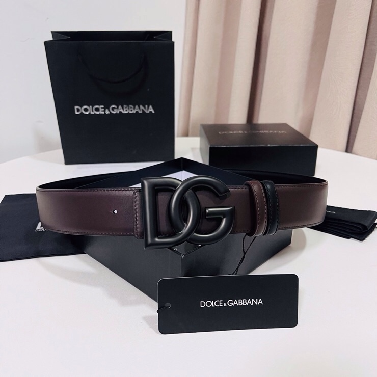 Dolce&Gabbana  黑咖双面小牛皮腰带，双面使用尽显巧思 ，宽度.40mm