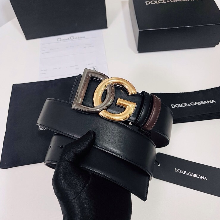 Dolce&Gabbana  黑咖双面小牛皮腰带，双面使用尽显巧思 ，宽度.40mm