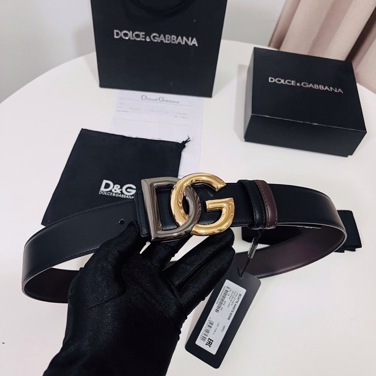 Dolce&Gabbana  黑咖双面小牛皮腰带，双面使用尽显巧思 ，宽度.40mm