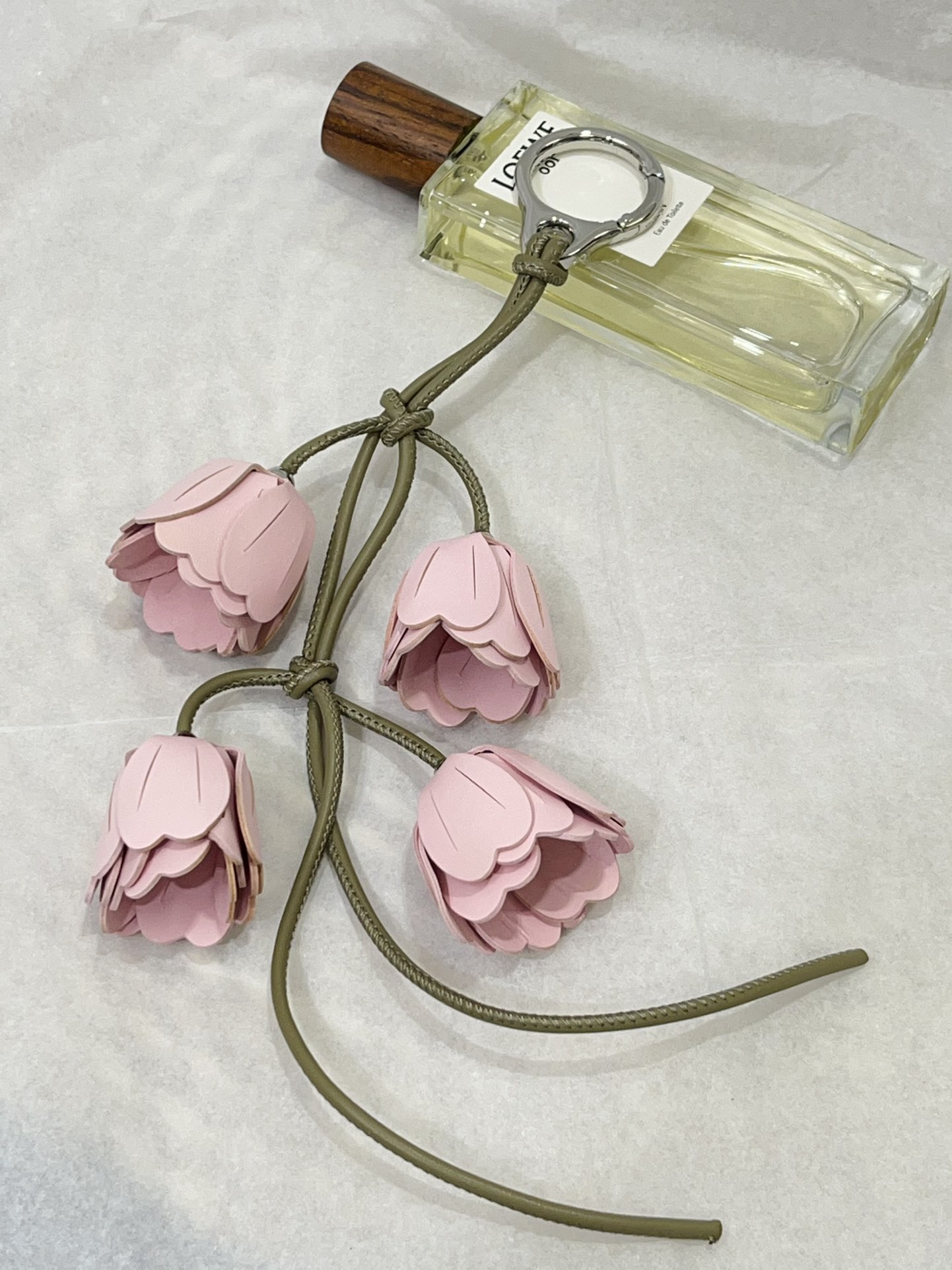 NO:769179,Suna collaboration cherry blossom pendant, Loewe wallet, loewe, wallets19860909Suna 合作款樱花挂件,罗意威钱包,loewe,wallets,欧美剧