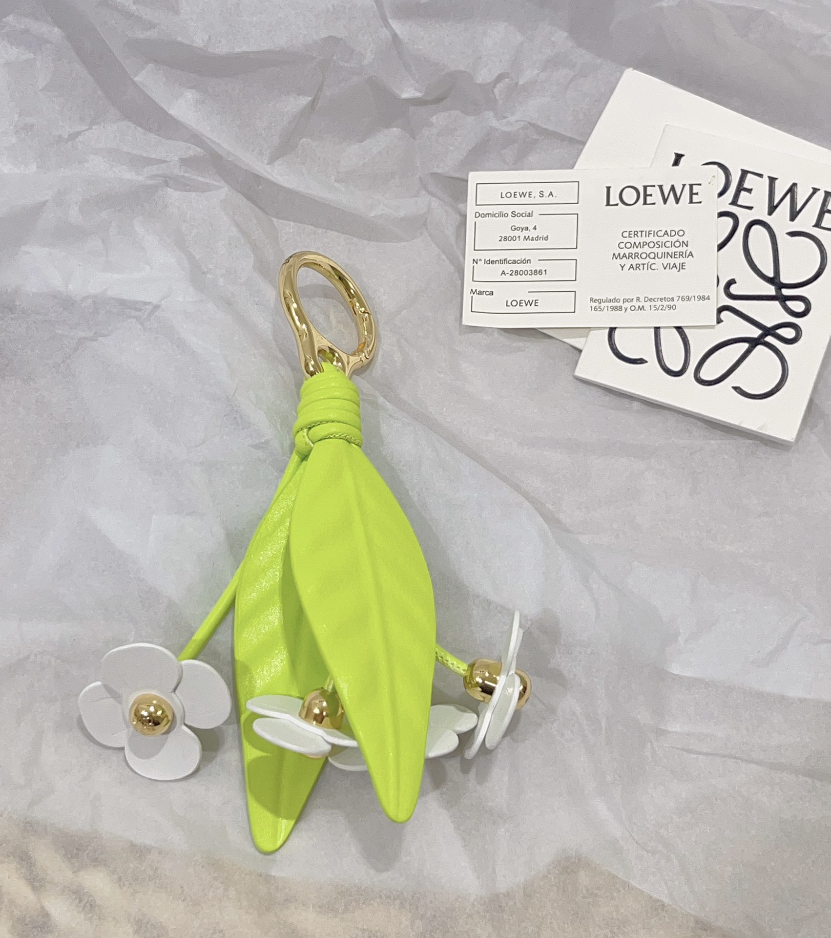 NO:769185,Little white strawberry flower pendant keychain!  ,Loewe wallet,loewe,wallets,keychain19860909小白草莓花挂件 钥匙扣！,罗意威钱包,loewe,wallets,keychain,欧美剧