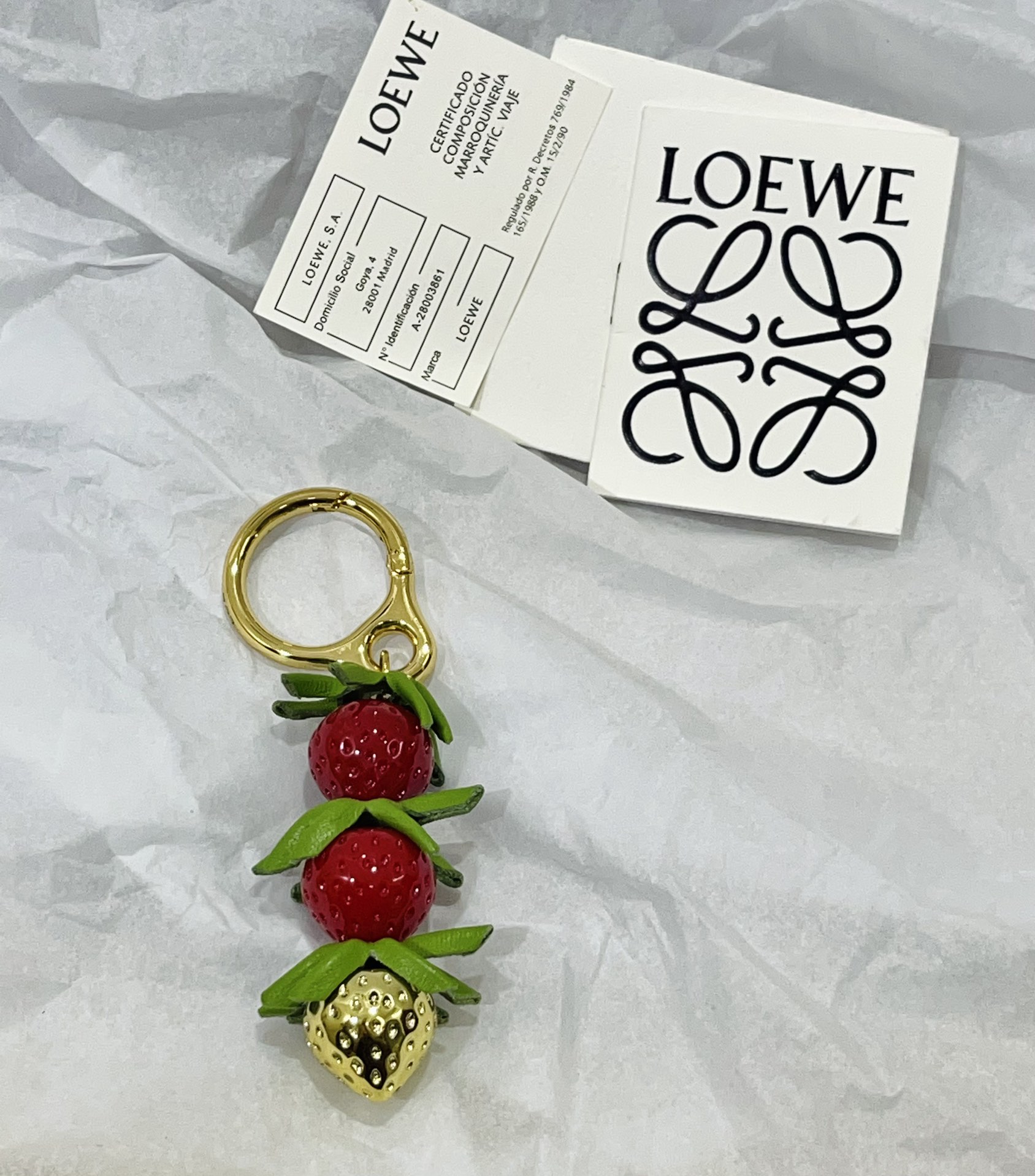 NO:769190,Strawberry keychain pendant, Loewe wallet, loewe, wallets, keychain19860909草莓 钥匙扣挂件,罗意威钱包,loewe,wallets,keychain,欧美剧