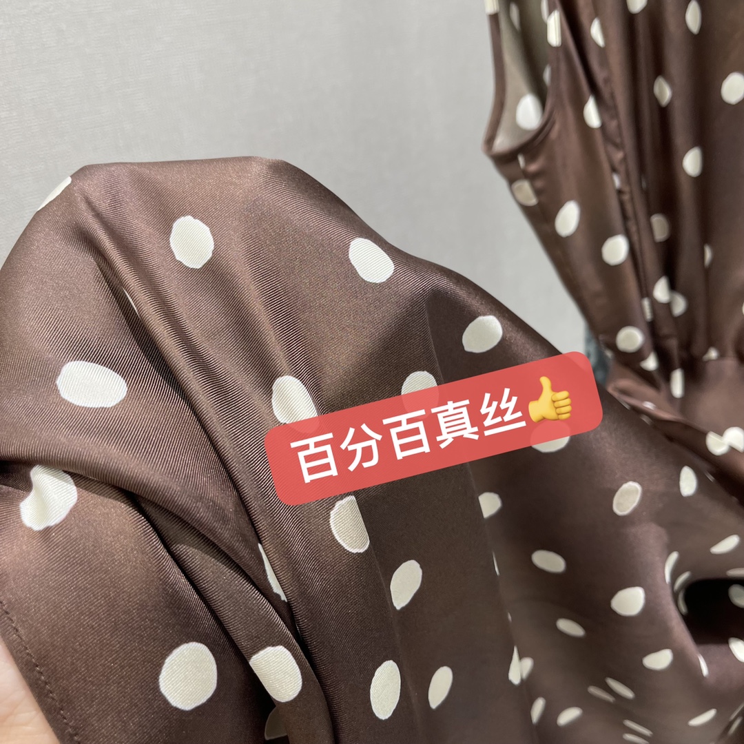 (真丝)MaxMar 26春夏新款 复古波点连衣裙 法式优雅又复古。100%桑蚕丝材质 轻盈透气 夏天穿 (真丝)MaxMar 26春夏新款 复古波点连衣裙 法式优雅又复古。100%桑蚕丝材质 轻盈透气 夏天穿