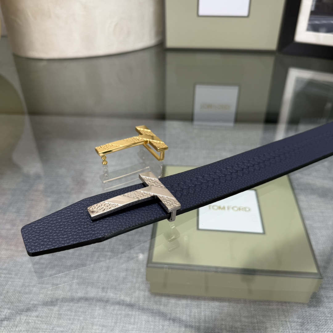 汤姆福特最新网红爆款双面头层牛皮专柜同步3.8宽新款上市了，原版牛皮，搭配铜扣，优雅，大方用的方便。谢谢