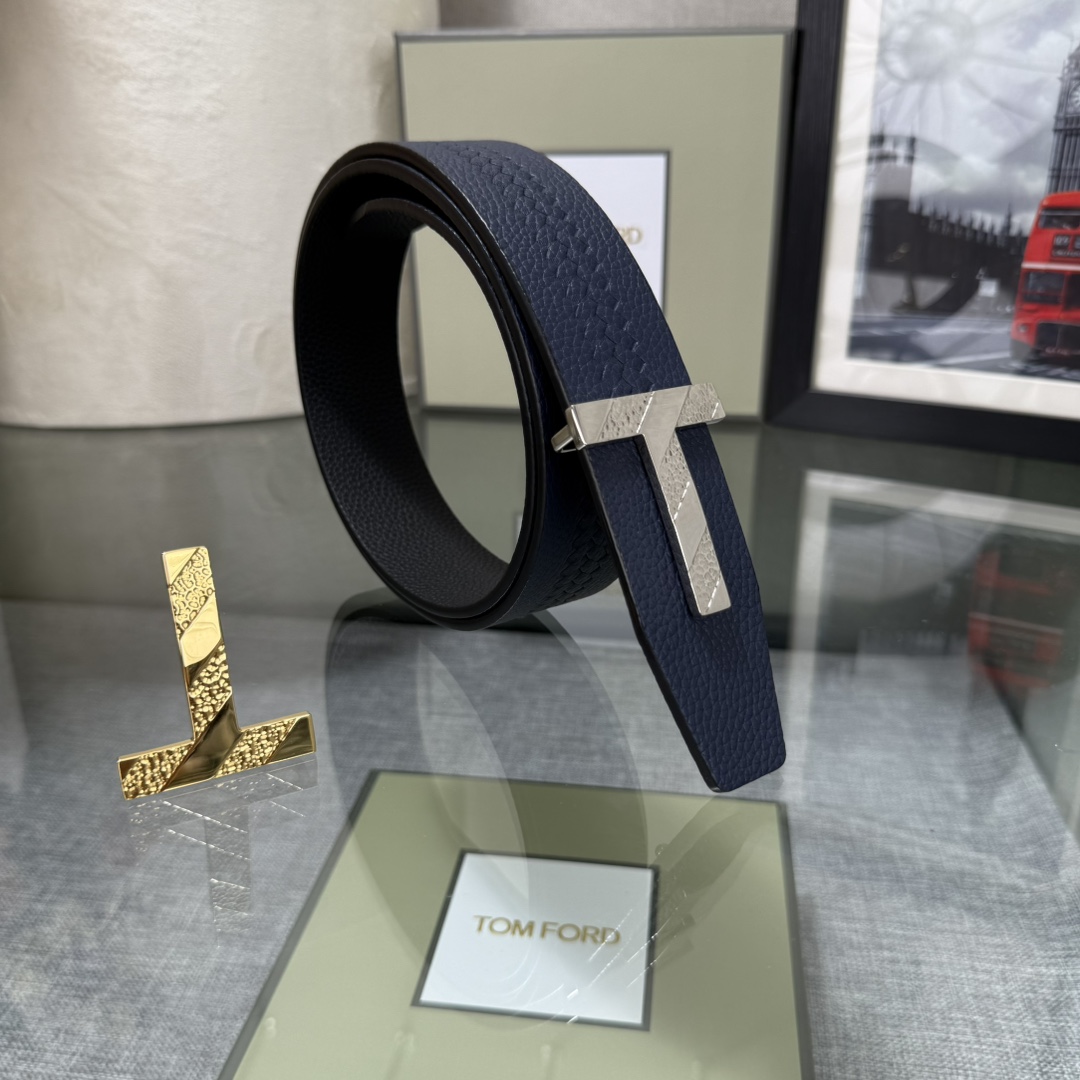 汤姆福特最新网红爆款双面头层牛皮专柜同步3.8宽新款上市了，原版牛皮，搭配铜扣，优雅，大方用的方便。谢谢