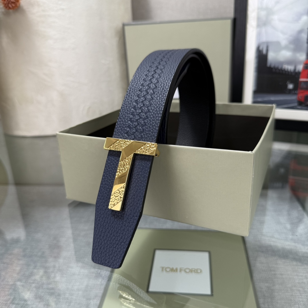 汤姆福特最新网红爆款双面头层牛皮专柜同步3.8宽新款上市了，原版牛皮，搭配铜扣，优雅，大方用的方便。谢谢