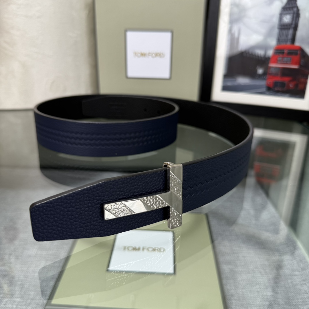 汤姆福特最新网红爆款双面头层牛皮专柜同步3.8宽新款上市了，原版牛皮，搭配铜扣，优雅，大方用的方便。谢谢