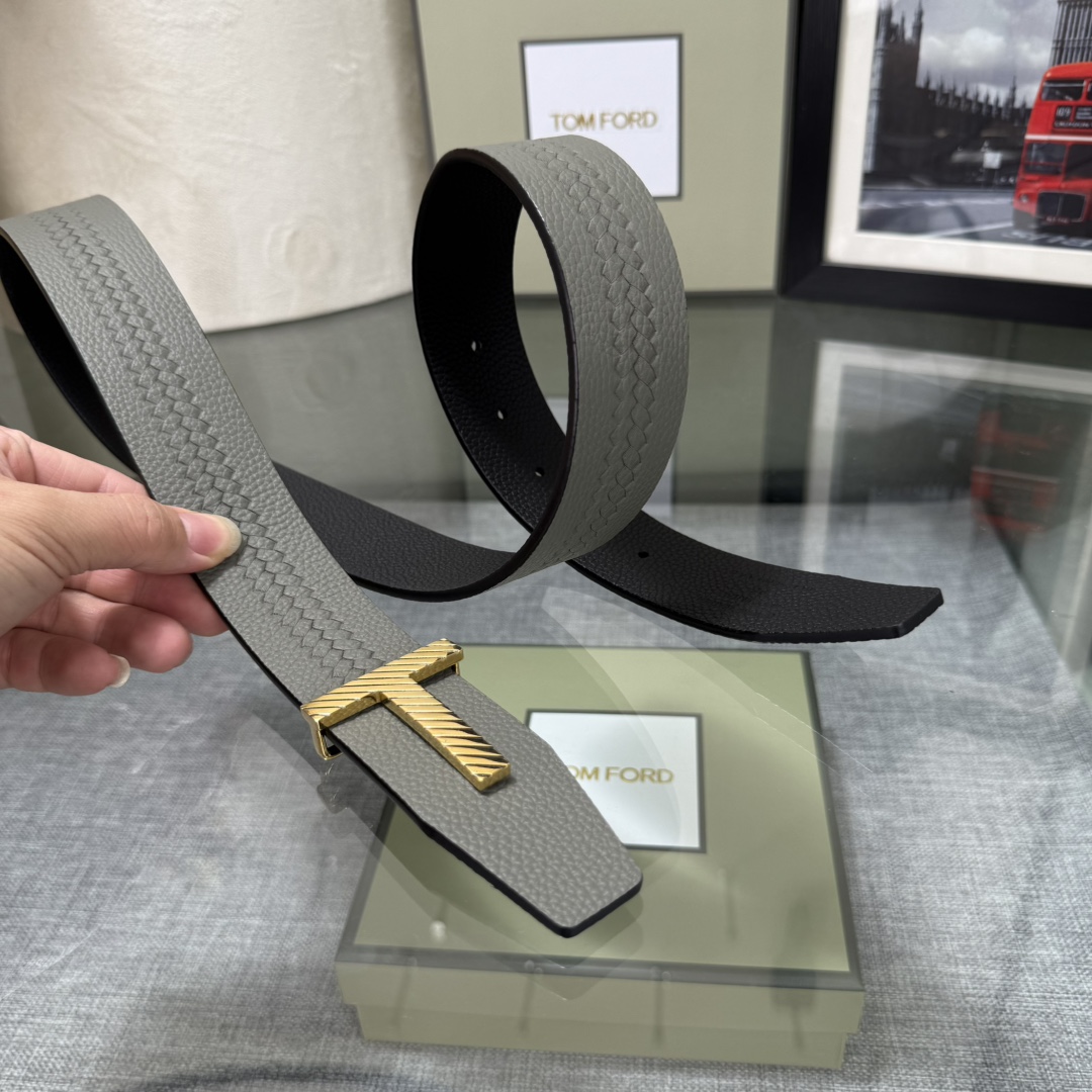 汤姆福特最新网红爆款双面头层牛皮专柜同步3.8宽新款上市了，原版牛皮，搭配铜扣，优雅，大方用的方便。谢谢