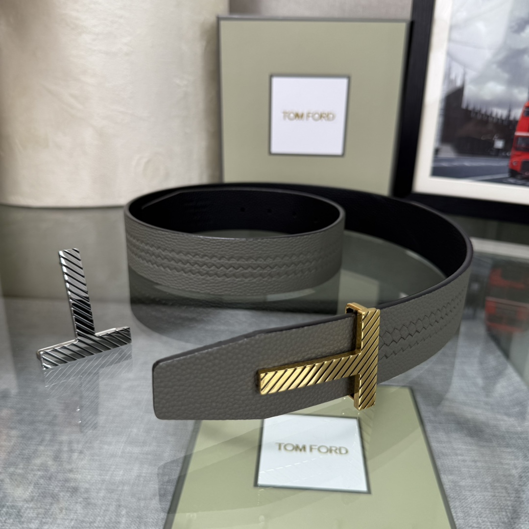 汤姆福特最新网红爆款双面头层牛皮专柜同步3.8宽新款上市了，原版牛皮，搭配铜扣，优雅，大方用的方便。谢谢