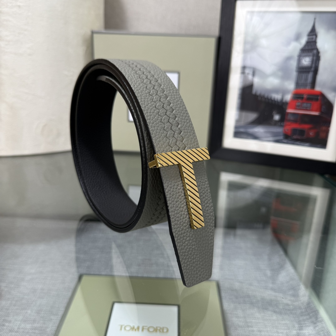 汤姆福特最新网红爆款双面头层牛皮专柜同步3.8宽新款上市了，原版牛皮，搭配铜扣，优雅，大方用的方便。谢谢