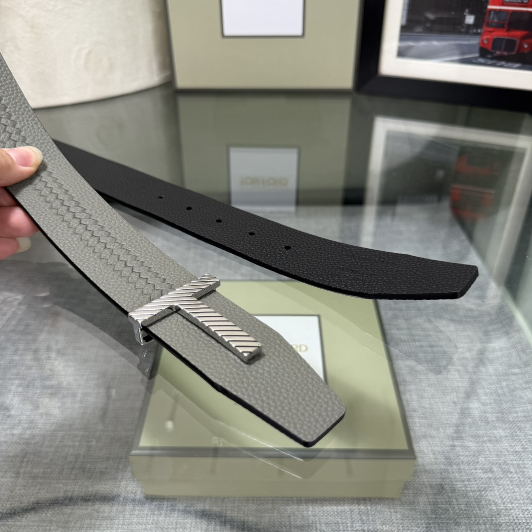 汤姆福特最新网红爆款双面头层牛皮专柜同步3.8宽新款上市了，原版牛皮，搭配铜扣，优雅，大方用的方便。谢谢