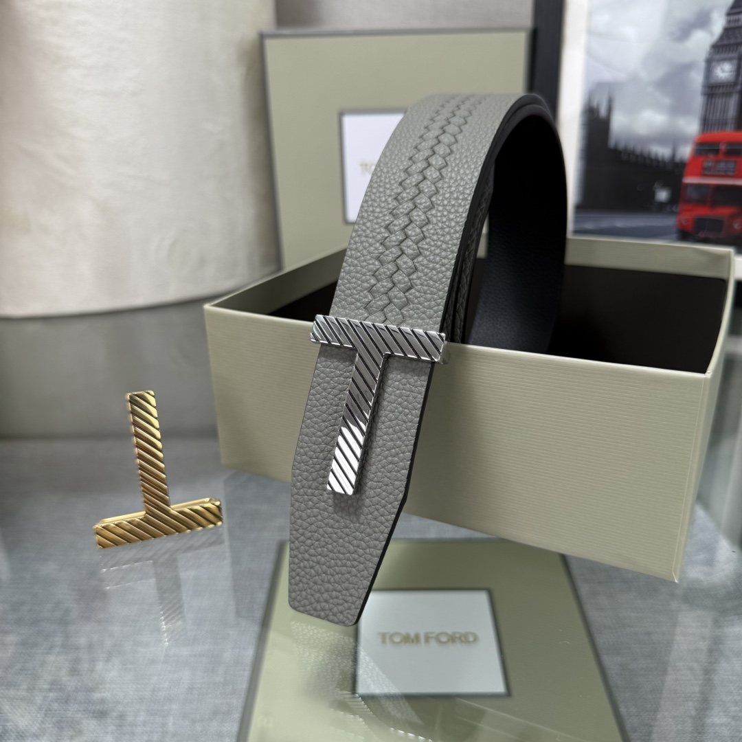 汤姆福特最新网红爆款双面头层牛皮专柜同步3.8宽新款上市了，原版牛皮，搭配铜扣，优雅，大方用的方便。谢谢