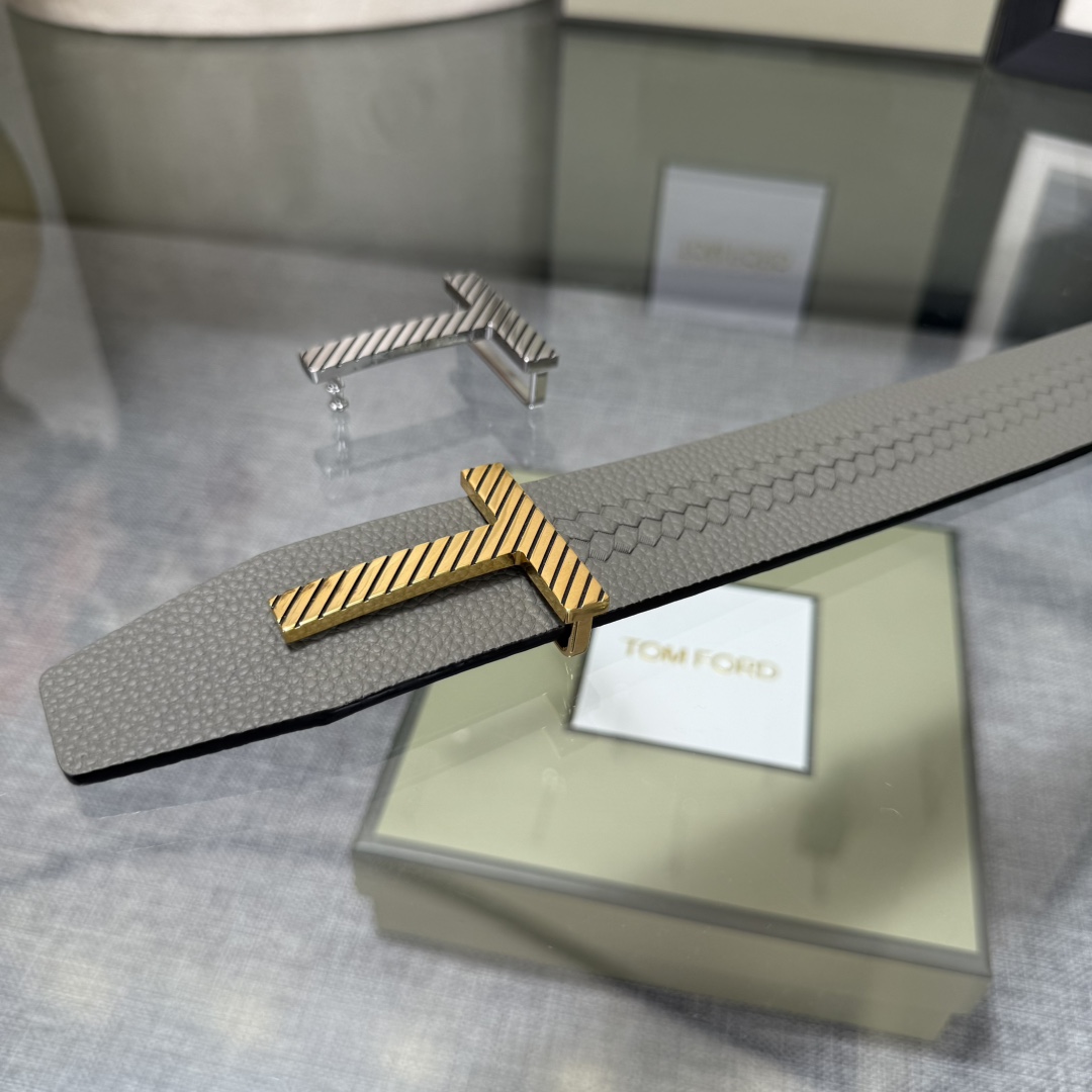 汤姆福特最新网红爆款双面头层牛皮专柜同步3.8宽新款上市了，原版牛皮，搭配铜扣，优雅，大方用的方便。谢谢